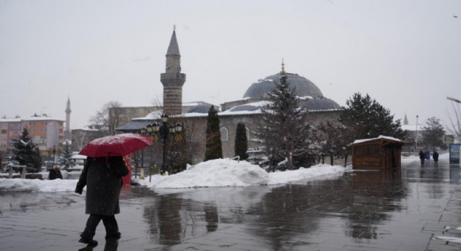 Erzurum’da kar yağışı etkili oluyor