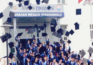 Horasan MYO’da mezuniyet coşkusu… 