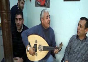 Putin’e tezek şarkılı tepki