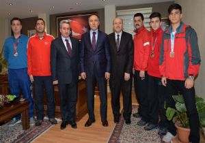 Altıparmak’tan başarıya övgü