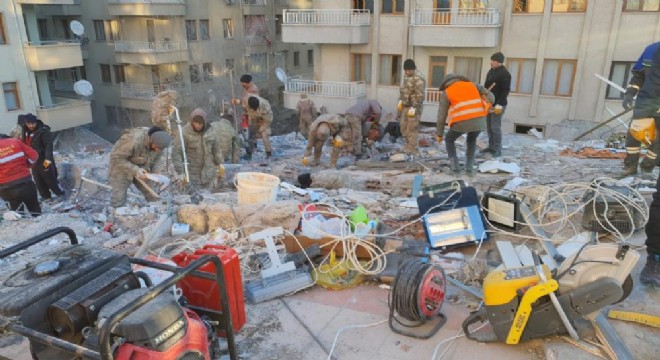 Atatürk Üniversitesi depremzedelerin yanında