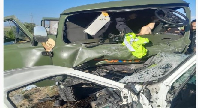 Bayburt Demirözü'nde trafik kazası: 2 ölü, 6 yaralı