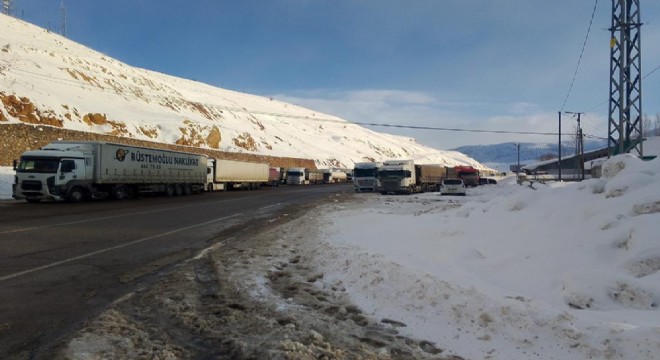 Bingöl - Erzurum yolu ağır tonajlı araç trafiğine kapatıldı
