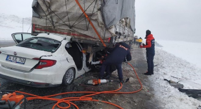 Bitlis yolunda feci kaza: 2 ölü, 1 yaralı