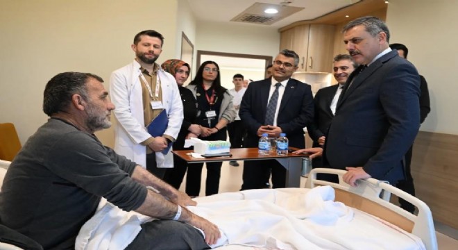 Çiftçi hastaların duasını aldı