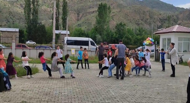Çocuklar geleneksel oyunlarla eğlendi