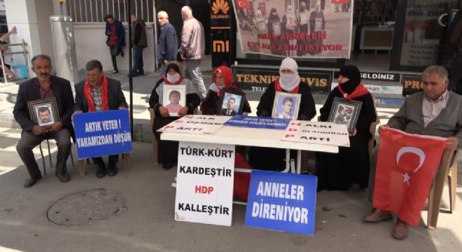 Çocukları dağa kaçırılan aileler nöbette