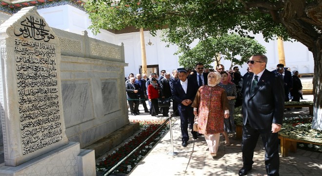 Cumhurbaşkanı, Nakşibendi Hz nin türbesini ziyaret etti
