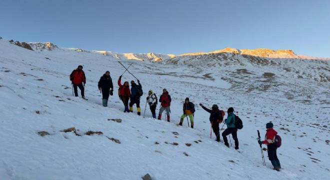 Dağcılardan 'Öğretmenler Günü'ne özel tırmanış