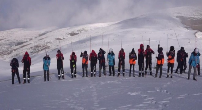 Dondurucu soğukta çığ tatbikatı