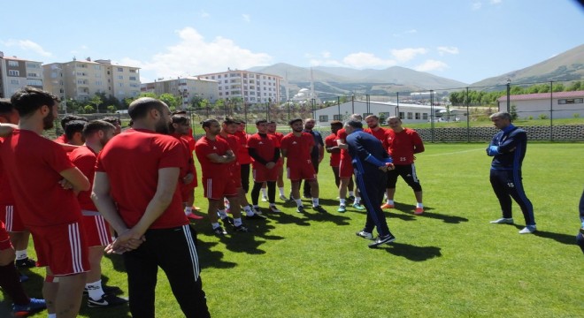Elazığspor yeni hocasıyla çalıştı