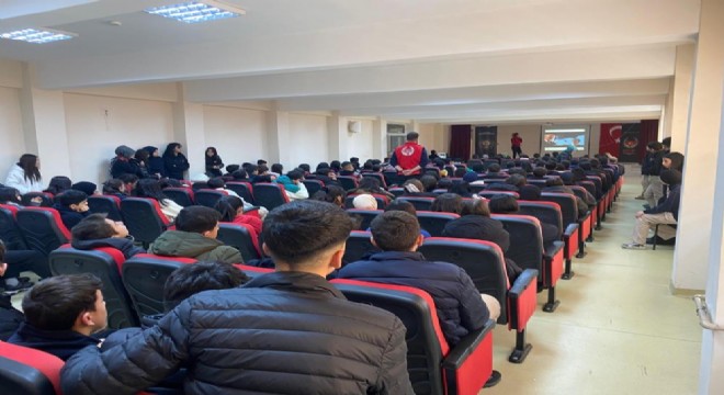 Emniyet öğrencileri bilgilendirdi