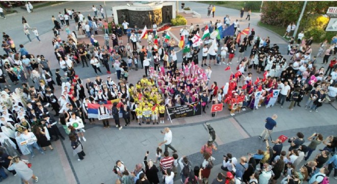 Erzurum Halk Oyunları ekibi Çocuk Festivalinde