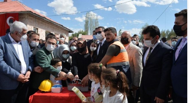 Erzurum’da 4 ilçede 4 okulun temeli atıldı