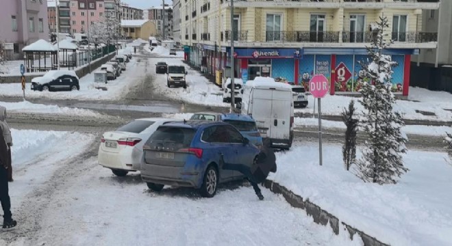Erzurum da 5 araçlı zincirleme kaza