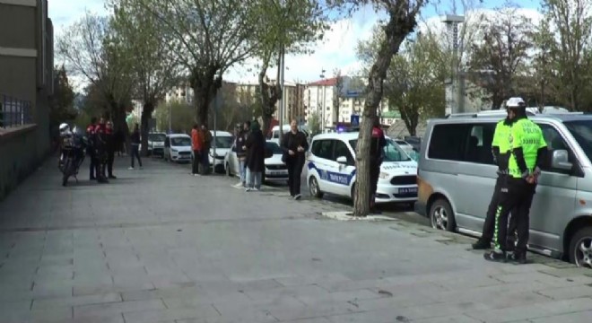 Erzurum’da polis Okul bölgelerini denetledi