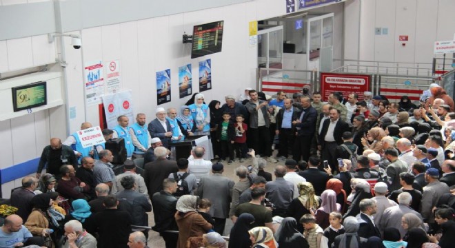 Erzurum’dan ilk Hac kafilesi dualarla uğurlandı