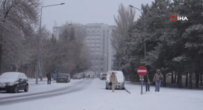 Erzurum güne karlı başladı