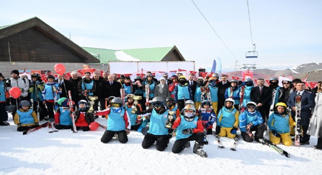 Erzurum'un Yıldız Kayakçıları zirvede buluştu