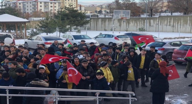 Gazzeli çocuklar için yüreklerini buluşturdular