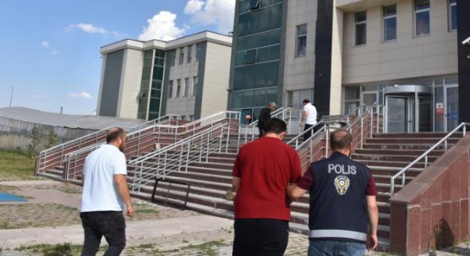 Göçmen kaçakçıları tutuklandı