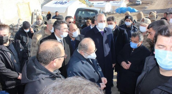 Gül deprem bölgesinde incelemelerde bulundu