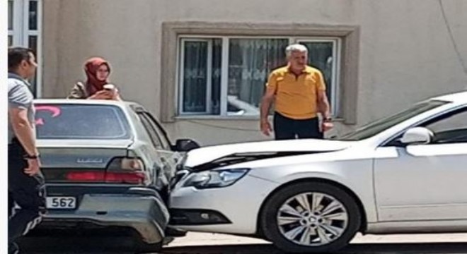 Kalp krizi geçiren sürücü kazaya neden oldu