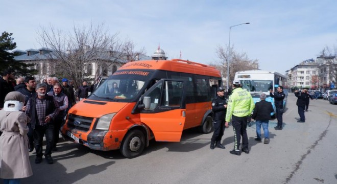 Kongre Caddesinde trafik kazası: 14 yaralı