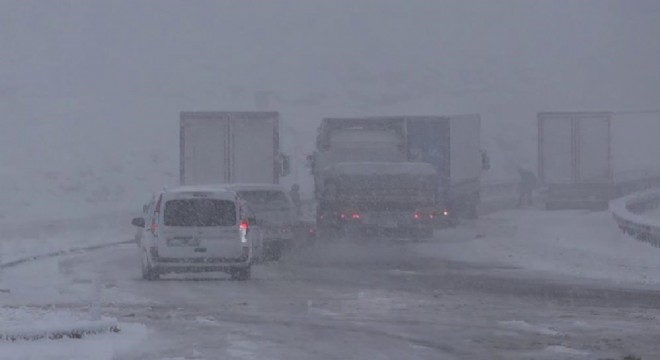 Kop Geçidi yeniden beyaza büründü