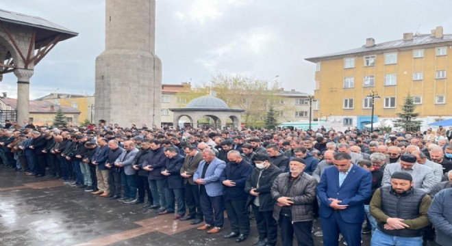 Nezahat gözyaşları arasında son yolculuğuna uğurlandı