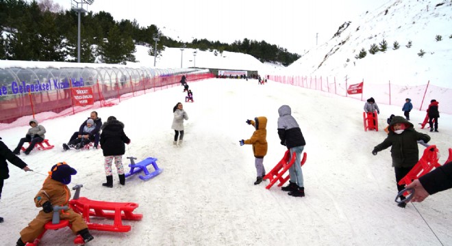 Palandöken Belediyesi kızak pisti çocuklarla şenlendi