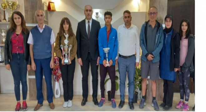 Şampiyon Tenis Akademisine kutlama