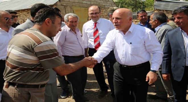 Sekmen ilçelerde vatandaşların sorunlarını dinliyor