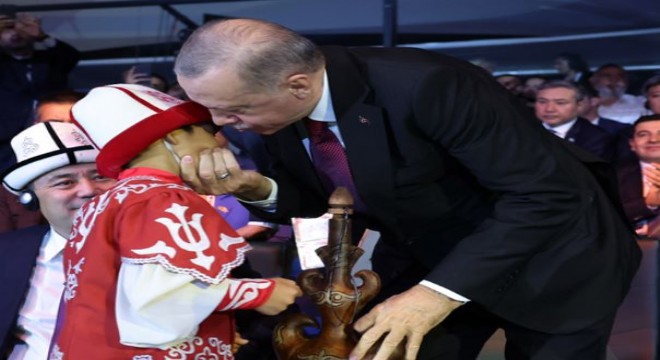 Tanrı Dağları’ndan getirilen su Erdoğan’a sunuldu
