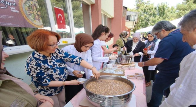 Teknik Meslek Yüksekokulundan aşure ikramı