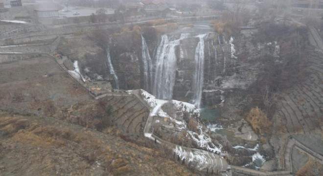 Tortum Şelalesi kar altında bir başka güzel