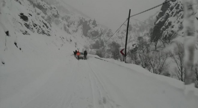 Tunceli-Erzincan karayolu, çığ nedeniyle ulaşıma kapatıldı