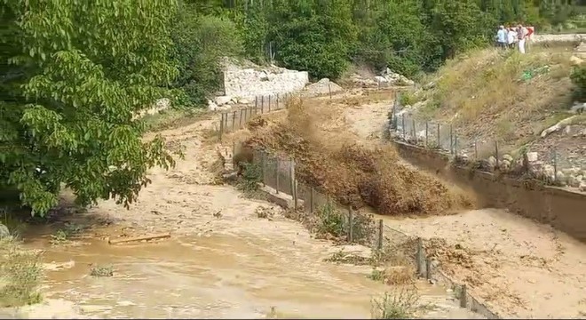 Uzundere de taşkın