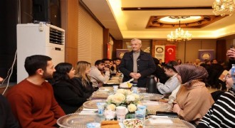 Başkan Tahmazoğlu Erzurum'da öğrencilerle buluştu