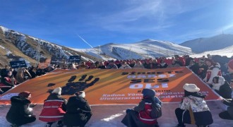 Erzurum 'Şiddete karşı tek yürek'