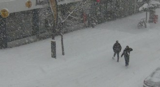 Kars'ta kar ve tipi geçit vermiyor