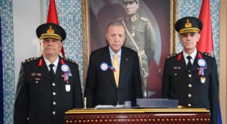 ‘Kökü de gövdesi de sapasağlam bir milletiz’