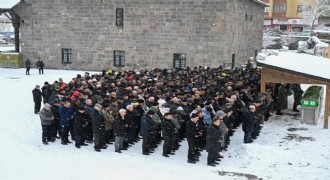 Naciye Ana dualarla uğurlandı