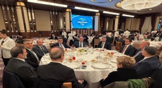 Özakalın, 'Emek sofrası' iftar programına katıldı