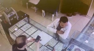 Sahte altın satan dolandırıcılar yakalandı